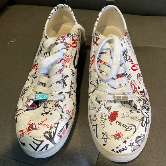 Guess graffiti shoes. Size 9m. - Picture 5 of 6